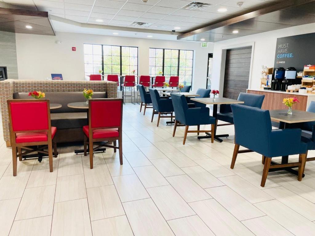 Holiday Inn Express Hotel & Suites Grand Island By Ihg Exteriör bild